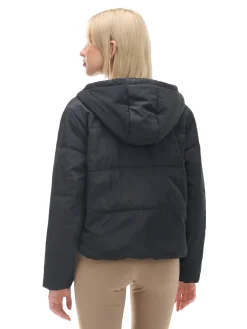 Czarna kurtka z kapturem