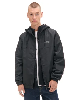 Czarna kurtka z kapturem