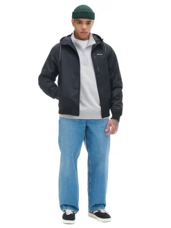 Czarna kurtka z kapturem