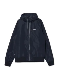 Czarna kurtka z kapturem