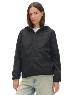 Czarna kurtka z regulowanym kapturem