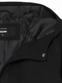 Czarna parka z kapturem