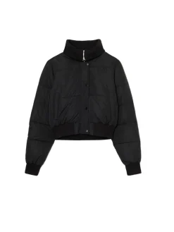 Czarna pikowana kurtka bomber