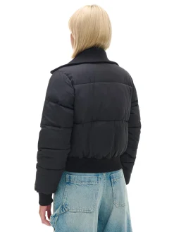 Czarna pikowana kurtka bomber