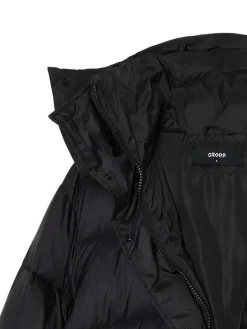 Czarna pikowana kurtka z kapturem