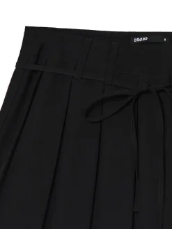 Czarna plisowana spódnica mini