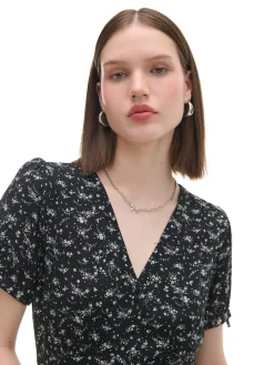 Czarna sukienka midi w kwiaty