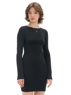 Czarna sukienka mini z długimi rękawami