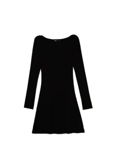 Czarna sukienka mini z długimi rękawami