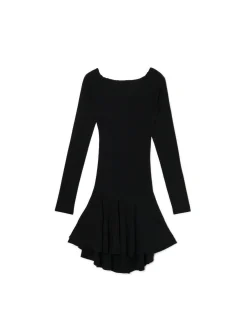 Czarna sukienka z długim rękawem