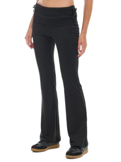 Czarne dresy z ozdobną zakładką