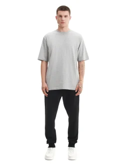 Czarne gładkie joggery regular