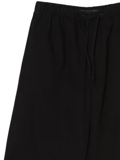 Czarne jeansy parachute