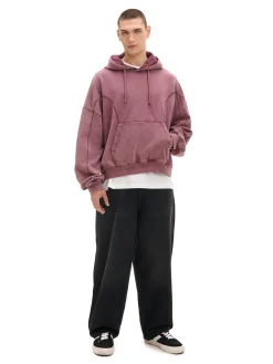 Czarne jeansy skater z efektem sprania