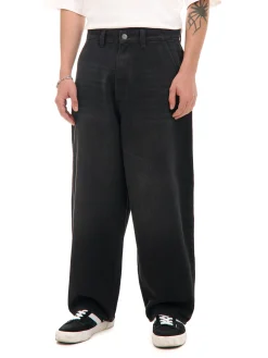 Czarne jeansy skater z efektem sprania