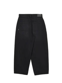 Czarne jeansy skater z efektem sprania