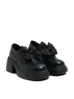 Czarne loafersy z kokardami