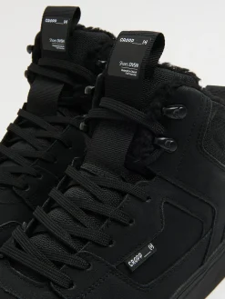 Czarne sneakersy ze sztucznym barankiem