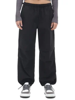 Czarne spodnie parachute