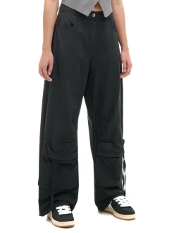 Czarne spodnie z kieszeniami cargo