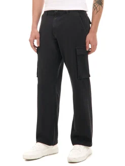 Czarne spodnie z kieszeniami cargo