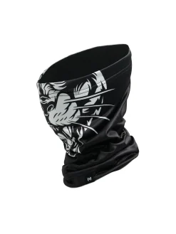 Czarny komin ze zwierzęcym motywem