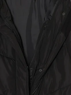 Czarny płaszcz z kapturem