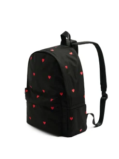 Czarny plecak w serca