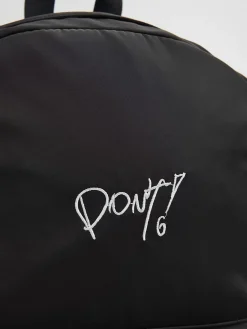 Czarny plecak z haftem