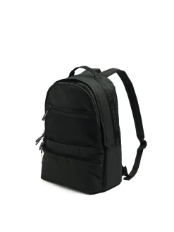 Czarny plecak z piórnikiem