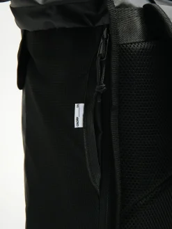 Czarny pojemny plecak