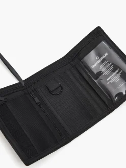 Czarny portfel z nadrukami