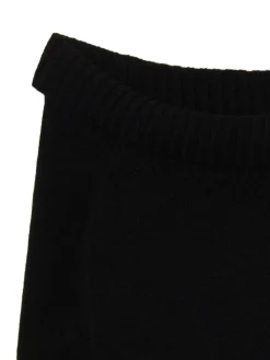 Czarny sweter typu carmen