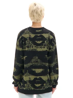 Czarny sweter z artystycznym nadrukiem