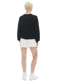 Czarny sweter z kontrastowym nadrukiem