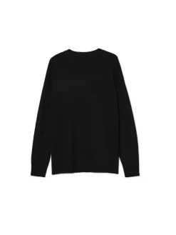 Czarny sweter ze agrafką