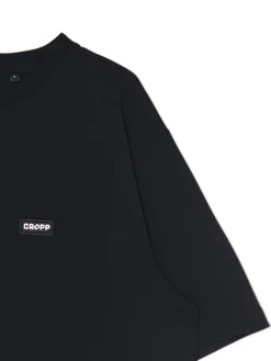 Czarny T-shirt z haftem