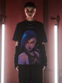 Czarny T-shirt z Jinx z Arcane