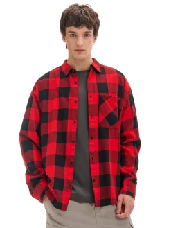 Czerwona koszula w kratę