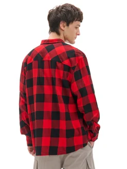 Czerwona koszula w kratę