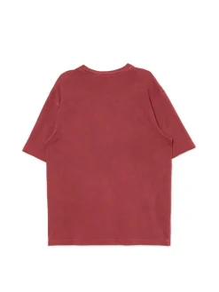 Czerwona koszulka z nadrukiem