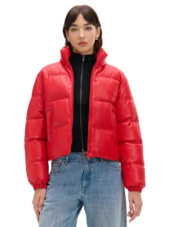 Czerwona kurtka puffer z efektem skóry