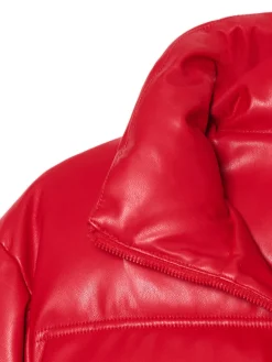 Czerwona kurtka puffer z efektem skóry