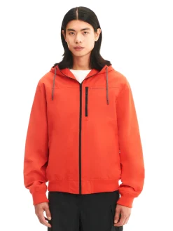 Czerwona kurtka z kapturem