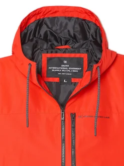 Czerwona kurtka z kapturem