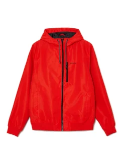 Czerwona kurtka z kapturem