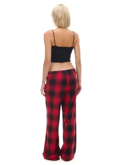 Czerwone spodnie w kratę