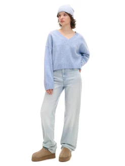 Gładki jasnoniebieski sweter