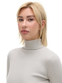 Gładki sweter z półgolfem