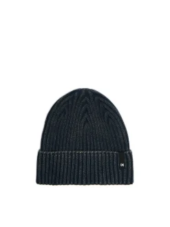 Granatowa czapka beanie z naszywką